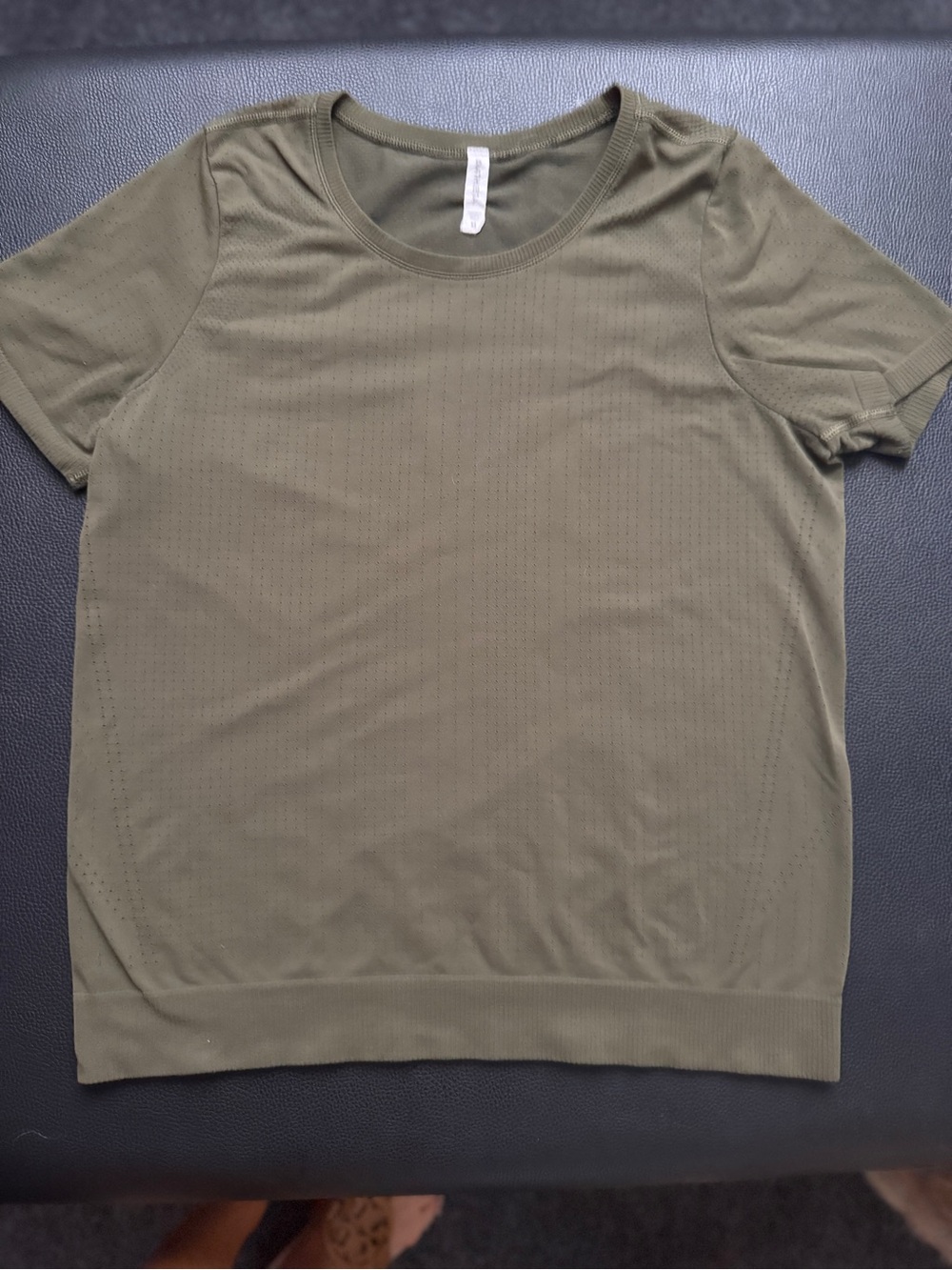 Athleta In Motion Seamless T size Medium - Picture 8 of 8